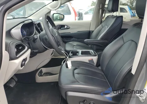 2023 Chrysler Pacifica Hybrid Touring L z USA, uszkodzony, nr VIN 2C4RC1L70PR554281